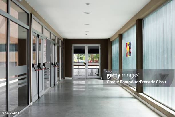 empty corridor - university hallway stock pictures, royalty-free photos & images