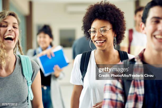 college students walking and laughing on campus - entre deux photos et images de collection