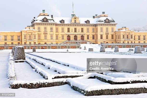 drottningholm palace (sweden) in winter - drottningholm palace stock-fotos und bilder