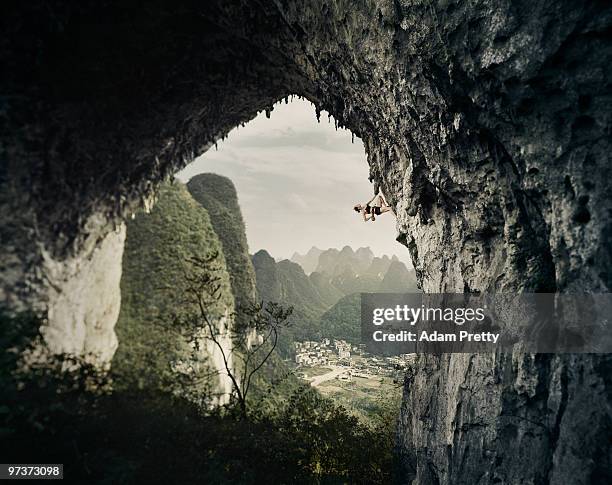 rock climbing at moon hill - legacycollection photos et images de collection