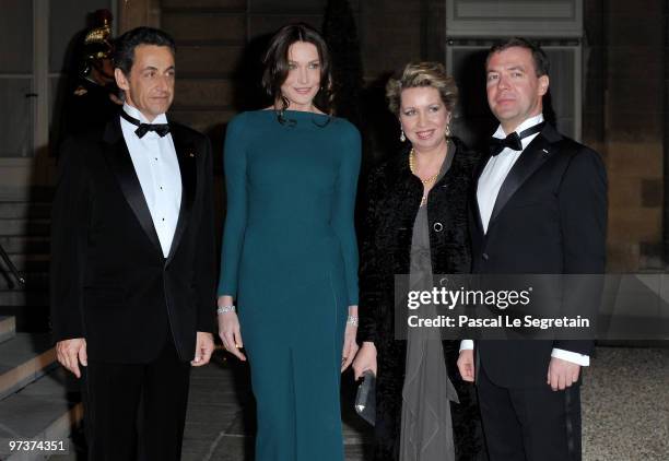 French President Nicolas Sarkozy, Carla Bruni-Sarkozy, Svetlana Medvedeva and Russian President Dmitry Medvedev pose as they arrive to attend a state...