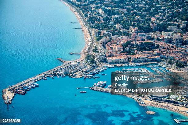 luftaufnahme von cannes - cannes croisette stock-fotos und bilder