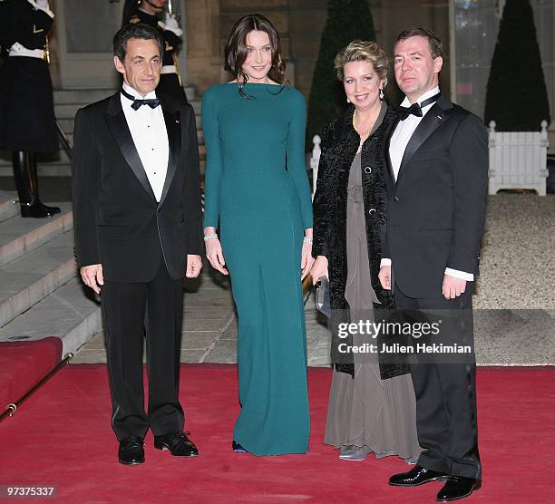 French President Nicolas Sarkozy, Carla Bruni-Sarkozy, Svetlana Medvedeva and Russian President Dmitry Medvedev pose as they arrive to attend a state...