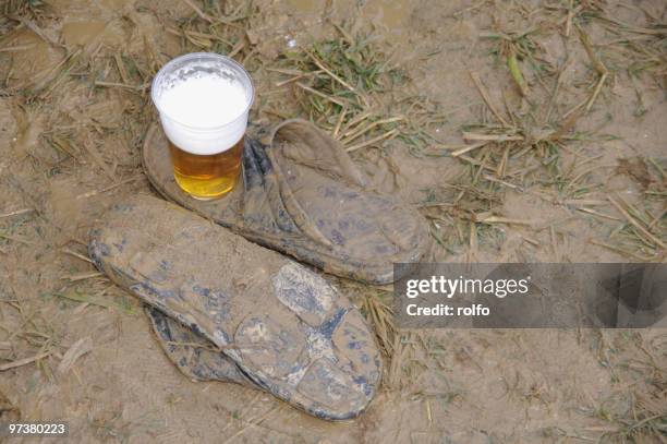 beer - vaso de barro fotografías e imágenes de stock