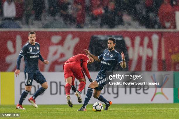 Melbourne Defender Rhys Williams fights for the ball with Shanghai FC Forward Elkeson de Oliveira Cardoso during the AFC Champions League Group F...