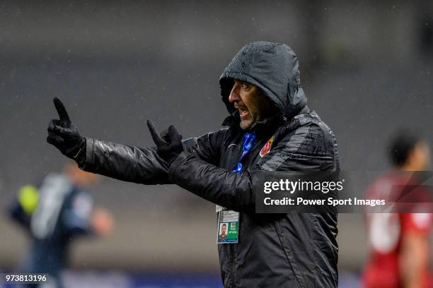 Shanghai FC Head Coach Vitor Pereira gestures during the AFC Champions League Group F match between Shanghai SIPG and Melbourne Victory at Shanghai...