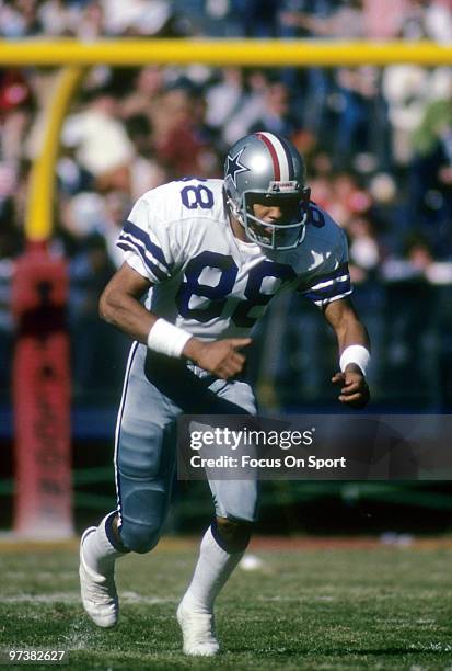 S: Wide Receiver Drew Pearson of the Dallas Cowboys in action against the Atlanta Falcons during an NFL football game circa 1970's at Atlanta-Fulton...