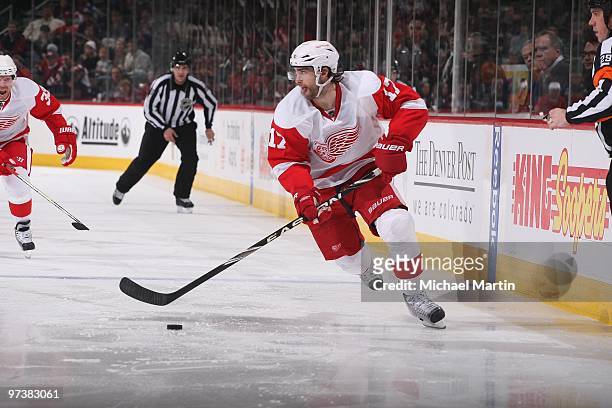 Patrick Eaves of the Detroit Red Wings skates against the Colorado Avalanche at the Pepsi Center on March 1, 2010 in Denver, Colorado. Detroit beat...