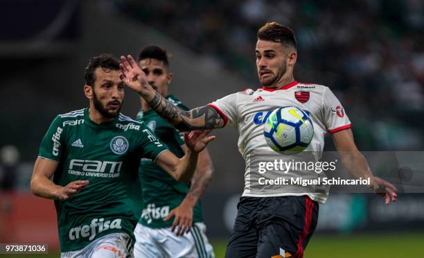 Edu Dracena of Palmeiras vies the ball with Felipe Vizeu of Flamengo during a match between Palmeiras and Flamengo for the Brasileirao Series A 2018...