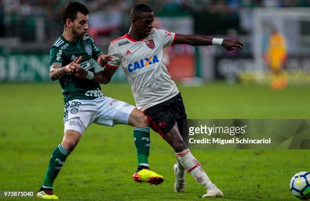 Vinicius Jr of Flamengo vies the ball with Lucas Lima of Palmeiras during a match between Palmeiras and Flamengo for the Brasileirao Series A 2018 at...