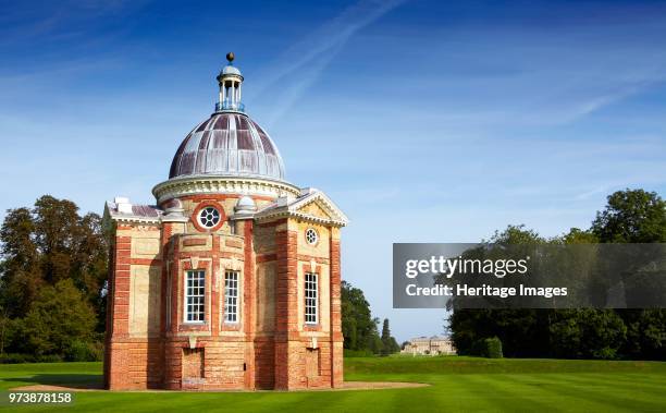 Wrest Park House and Gardens, Silsoe, Bedfordshire. View of the Baroque pavilion designed by Thomas Archer and built in 1709-1711, looking across the...