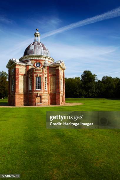 The Pavilion, Wrest Park House and Gardens, Silsoe, Bedfordshire. View of the Baroque pavilion designed by Thomas Archer and built in 1709-1711....