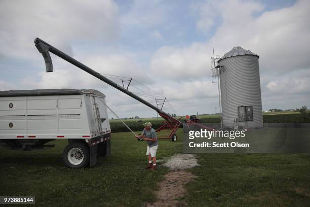 Farmer John Duffy loads soybeans from his grain bin onto a truck before taking them to a grain elevator on June 13, 2018 in Dwight, Illinois. U.S....