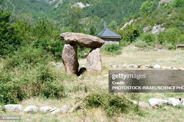 santa elena dolmen, aragon, spain - photostock stock pictures, royalty-free photos & images