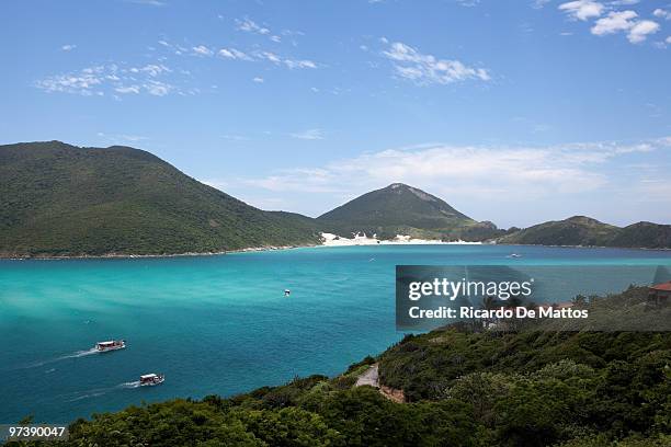 brazil, island and turquoise waters  - arraial do cabo stockfoto's en -beelden