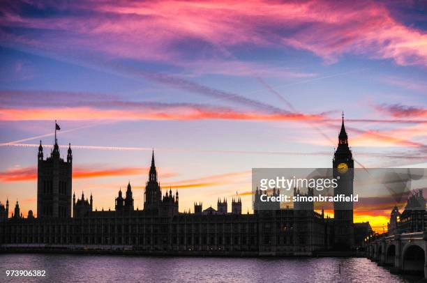palace of westminster at sunset - hours around the world stock pictures, royalty-free photos & images
