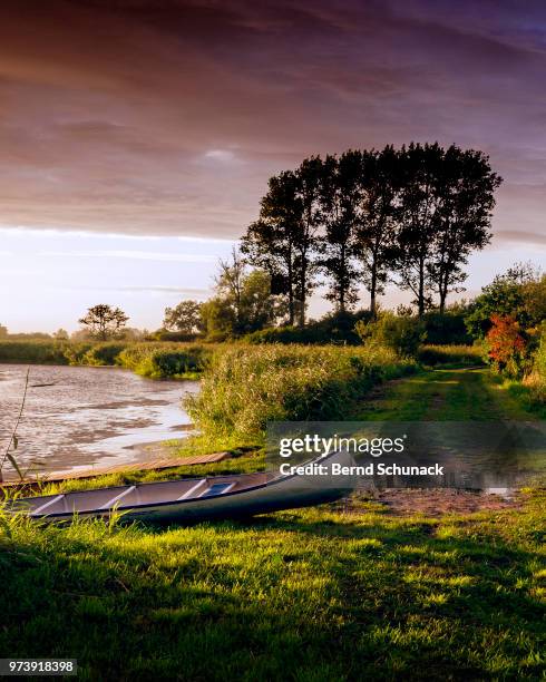 canoeing - rest area - bernd schunack imagens e fotografias de stock