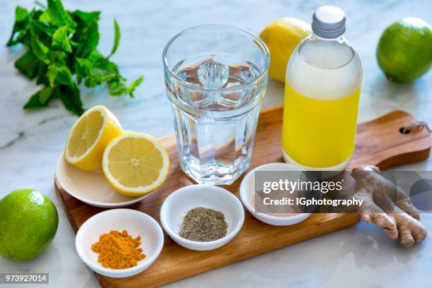 time to detox and get healthy - vitamins and minerals imagens e fotografias de stock