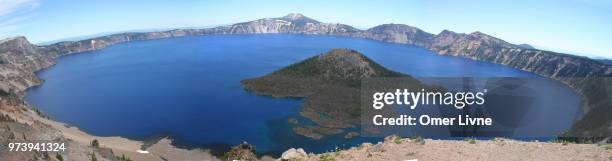 crater lake - wizard island - wizard island stock pictures, royalty-free photos & images