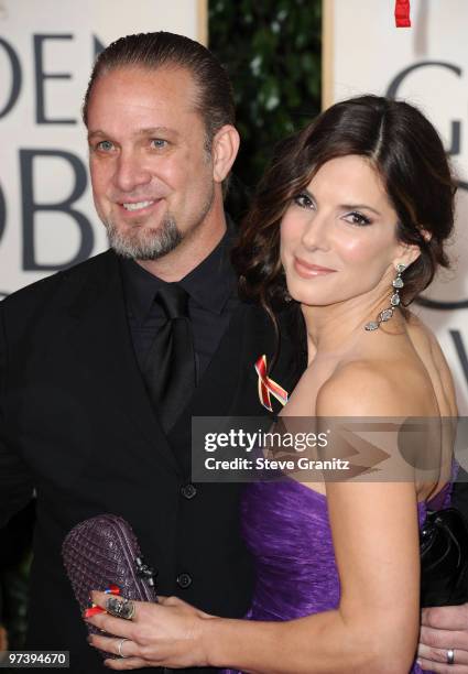 Personality Jesse James and wife actress Sandra Bullock arrive at the 67th Annual Golden Globe Awards at The Beverly Hilton Hotel on January 17, 2010...