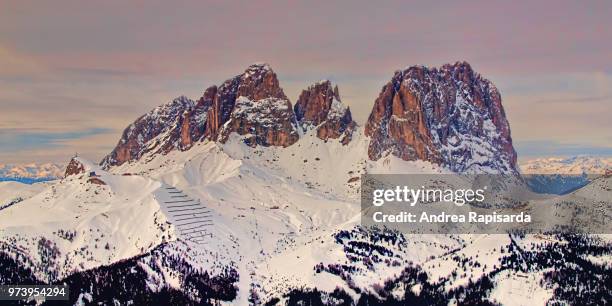 il sassolungo innevato - innevato stock pictures, royalty-free photos & images