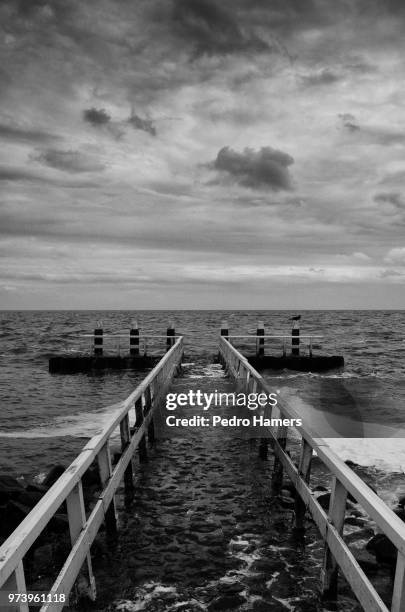 afsluitdijk - afsluitdijk stockfoto's en -beelden