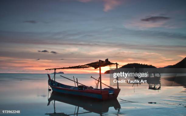 sunset di permatang damar laut pulau pinang - laut stock pictures, royalty-free photos & images