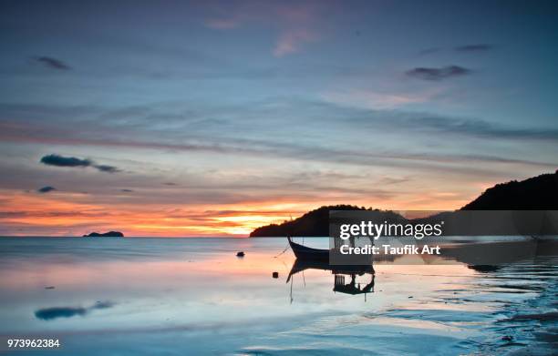 sunset di permatang damar laut pulau pinang - laut stock pictures, royalty-free photos & images