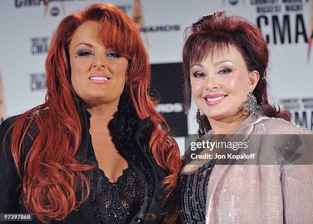 Singer Wynonna Judd and mom singer Naomi Judd pose in the press room at the 43rd Annual CMA Awards at the Sommet Center on November 11, 2009 in...