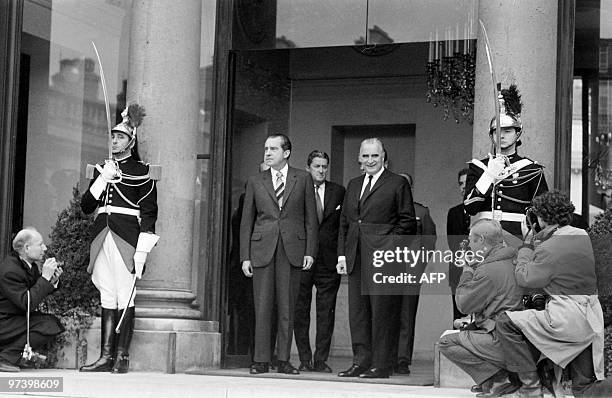 French President Georges Pompidou receives his US counterpart Richard Nixon at the Elysee Palace in Paris on November 12, 1970 after a ceremony at...