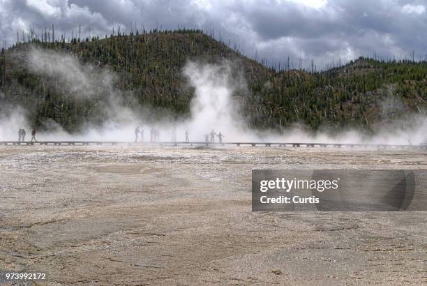 midway geyser basin - midway geyser basin stock pictures, royalty-free photos & images