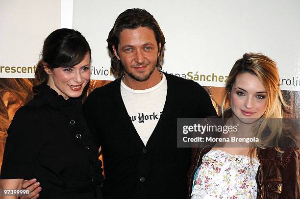 Aitana Sanchez - Gijon,Carolina Crescentini and Silvio Muccino attend the "Parlami d'amore" photocall on February 06, 2008 in Milan, Italy.