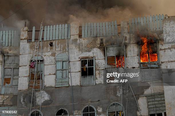 Fire rages in an old building in the historic quarter of the Saudi Red Sea port city of Jeddah on March 3, 2010. Ten firebrigade teams were in the...