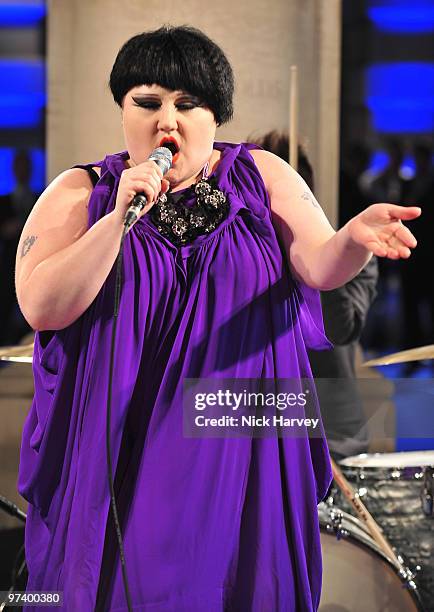 Singer Beth Ditto performs on stage during the Summer Exhibition Preview Party 2009 at the Royal Academy of Arts on June 3, 2009 in London, England.