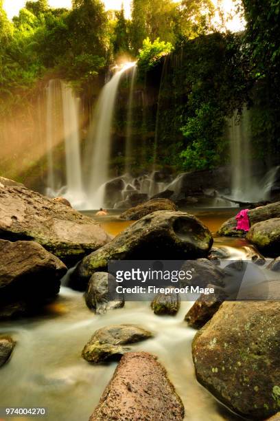 waterfalls in phnom kulen - mage fotografías e imágenes de stock