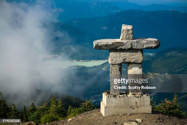 inukshuk inuit - inukshuk stock pictures, royalty-free photos & images