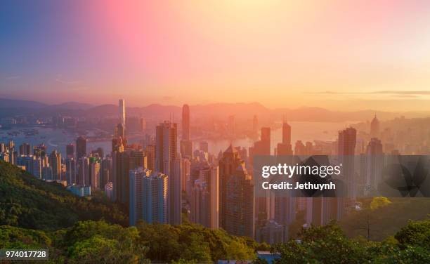 hong kong skyline at sunrise - jethuynh stock pictures, royalty-free photos & images