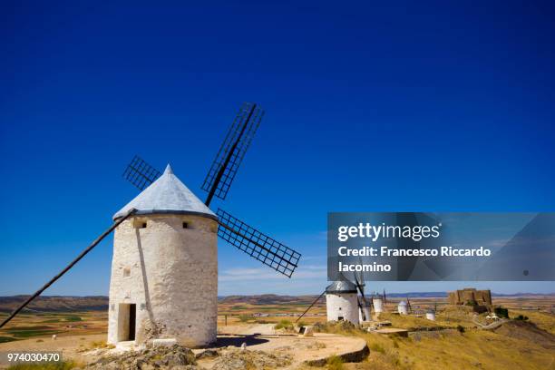 la mancha - windmills - francesco riccardo iacomino spain stock pictures, royalty-free photos & images