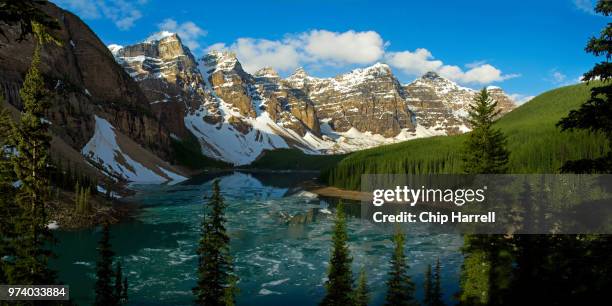 valley of the ten peaks, banff national park, alberta, canada - valley of the ten peaks stock pictures, royalty-free photos & images