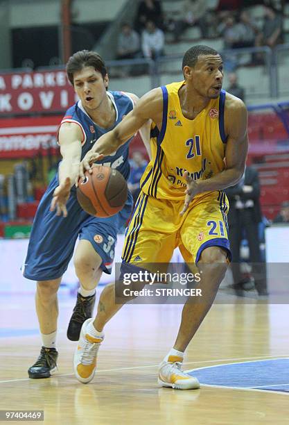 Khimki's Kelly McCARTY vies with Cibona's Marko Tomas during their Euroleague basketball Khimki vs Cibona match in Zagreb, Croatia on March 03, 2010...