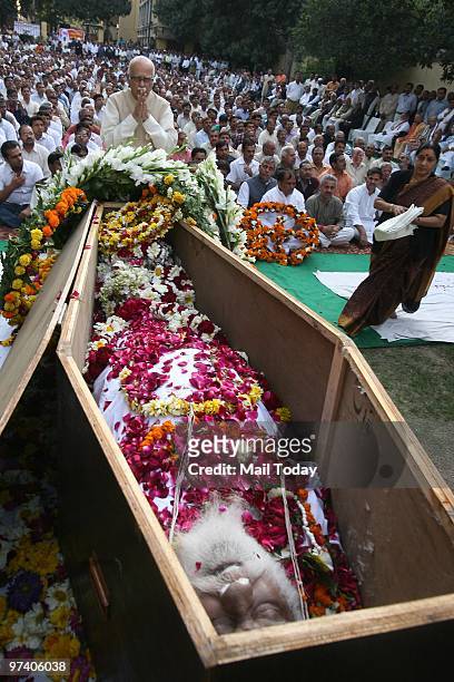 Leader LK Advani pays floral tribute to RSS veteran Nananji Deshmukh who passed away in New Delhi on Sunday on February 28, 2010.