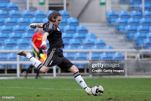 Nadine Angerer of Germany shoots the ball during the Women Algarve Cup match between Germany and USA on March 3, 2010 in Faro, Portugal. Photo:...