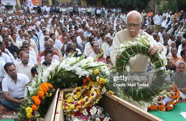 Leader LK Advani pays floral tribute to RSS veteran Nananji Deshmukh who passed away in New Delhi on Sunday on February 28, 2010.