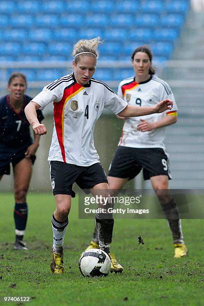 Babett Peter of Germany shoots the ball during the Women Algarve Cup match between Germany and USA on March 3, 2010 in Faro, Portugal. Photo: Melanie...
