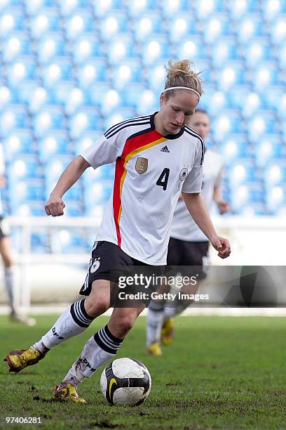 Babett Peter of Germany runs with the ball during the Women Algarve Cup match between Germany and USA on March 3, 2010 in Faro, Portugal. Photo:...