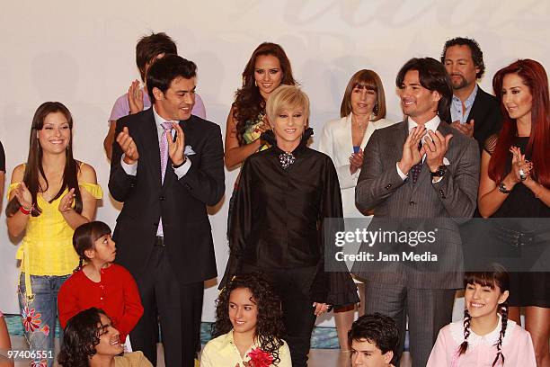 Actors Carla Hernandez, Andres Palacios, Christian Bach, Pedro Sicard and Martha Cristiana attend the presentation of the soap opera Vidas Robadas at...