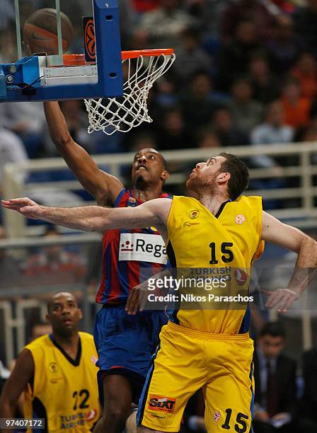 Terence Morris, #23 of Regal FC Barcelona competes with Kostas Kaimakoglou, #15 of Maroussi BC during the Euroleague Basketball 2009-2010 Last 16...