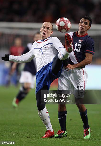Jonathan Bornstein of USA tries to tackle Arjen Robben of the Netherlands during the International Friendly between Netherlands and USA at the...