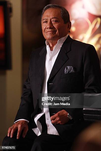 Singer Armando Manzanero during the presentation of the soap opera Vidas Robadas at Camino Real Pedregal Hotel on March 3, 2010 in Mexico City,...