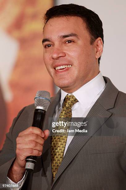 Alberto Santini, director of Azteca Soap Operas, speaks during the presentation of the soap opera Vidas Robadas at Camino Real Pedregal Hotel on...